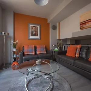Apartment City Centre Penthouse With Parking And Balcony